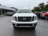 Used 2018 Nissan Titan SV image 4
