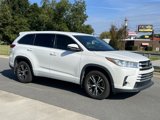 Used 2017 Toyota Highlander LE image 2