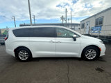 Used 2023 Chrysler Pacifica Touring-L image 6
