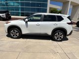 Used 2023 Nissan Rogue SV image 2
