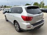 Used 2017 Nissan Pathfinder SV image 4