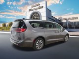 Used 2023 Chrysler Pacifica Touring-L image 3