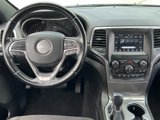 Used 2021 Jeep Grand Cherokee Laredo image 2