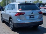Used 2022 Volkswagen Tiguan SE w/ Panoramic Sunroof Package image 4