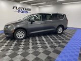 Used 2023 Chrysler Voyager LX image 3