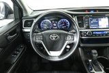Used 2018 Toyota Highlander SE image 4