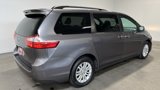 Used 2017 Toyota Sienna XLE image 3