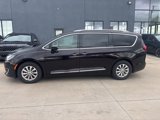 Used 2018 Chrysler Pacifica Touring-L image 3