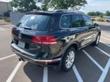 Used 2015 Volkswagen Touareg Sport image 4