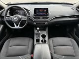Used 2022 Nissan Altima 2.5 SV image 2