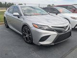 Used 2018 Toyota Camry SE image 2