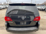 Used 2012 Volkswagen Routan SE image 4