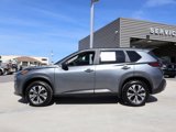 Used 2023 Nissan Rogue SV image 2