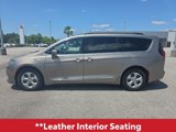 Used 2017 Chrysler Pacifica Premium image 3