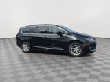Used 2020 Chrysler Pacifica Touring-L image 2