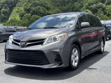Used 2018 Toyota Sienna LE image 2