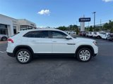 Used 2023 Volkswagen Atlas Cross Sport SE image 2