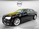 Used 2018 Chrysler 300 Touring L image 4