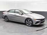 New 2025 Hyundai Elantra SEL image 2