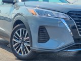 Used 2024 Nissan Kicks SV image 3