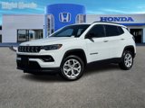 Used 2024 Jeep Compass Latitude image 2