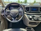 Used 2018 Chrysler Pacifica Touring-L image 2