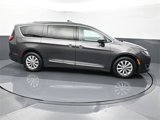Used 2017 Chrysler Pacifica Touring-L image 6