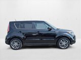 Used 2016 Kia Soul + image 4