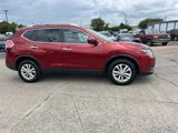 Used 2016 Nissan Rogue SV image 2