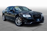 Used 2018 Chrysler 300 Touring L image 2