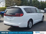 Used 2022 Chrysler Pacifica Touring-L image 4