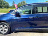 Used 2017 Chrysler Pacifica Touring-L Plus image 3