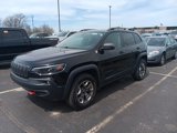 Used 2019 Jeep Cherokee Trailhawk image 3