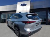 Used 2023 Toyota Highlander XLE image 3