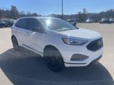 Used 2024 Ford Edge SE w/ Black Appearance Package image 4