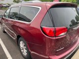Used 2018 Chrysler Pacifica Touring-L w/ Advanced Safetytec Group image 4