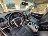 Used 2016 Chrysler Town & Country Touring image 4