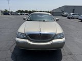 Used 2004 Lincoln Town Car Signature image 2