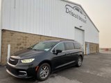 Used 2022 Chrysler Pacifica Touring image 2