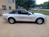 Used 2006 Ford Mustang Convertible image 2