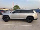 Used 2023 Jeep Grand Cherokee L Laredo image 2