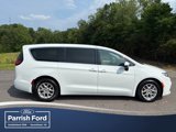 Used 2023 Chrysler Pacifica Touring-L image 2