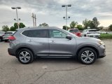 Used 2017 Nissan Rogue SL w/ SL Premium Package image 2
