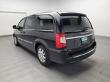 Used 2016 Chrysler Town & Country Touring image 5