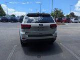 Used 2018 Jeep Grand Cherokee Laredo image 2