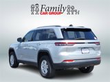 Used 2023 Jeep Grand Cherokee Laredo image 3
