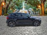 Used 2023 Volvo XC40 B5 Plus image 2