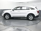 Used 2023 Kia Sorento LX image 5