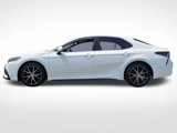 Used 2022 Toyota Camry SE image 3