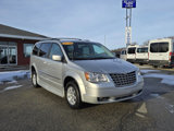 Used 2010 Chrysler Town & Country Touring image 4